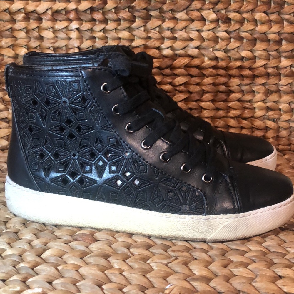 Sam Edelman Branson Leather Cutout Sneaker